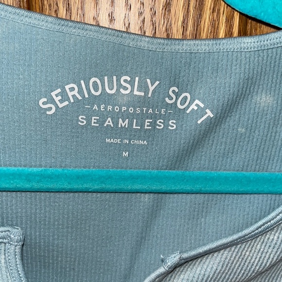 Seem less, stretchy baby blue tee - Picture 3 of 3